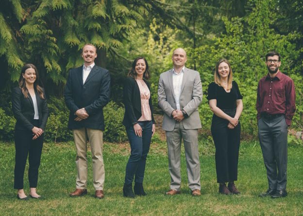 Picture of the 1UP Digital team consisting of three men and three women standing in the outdoors.